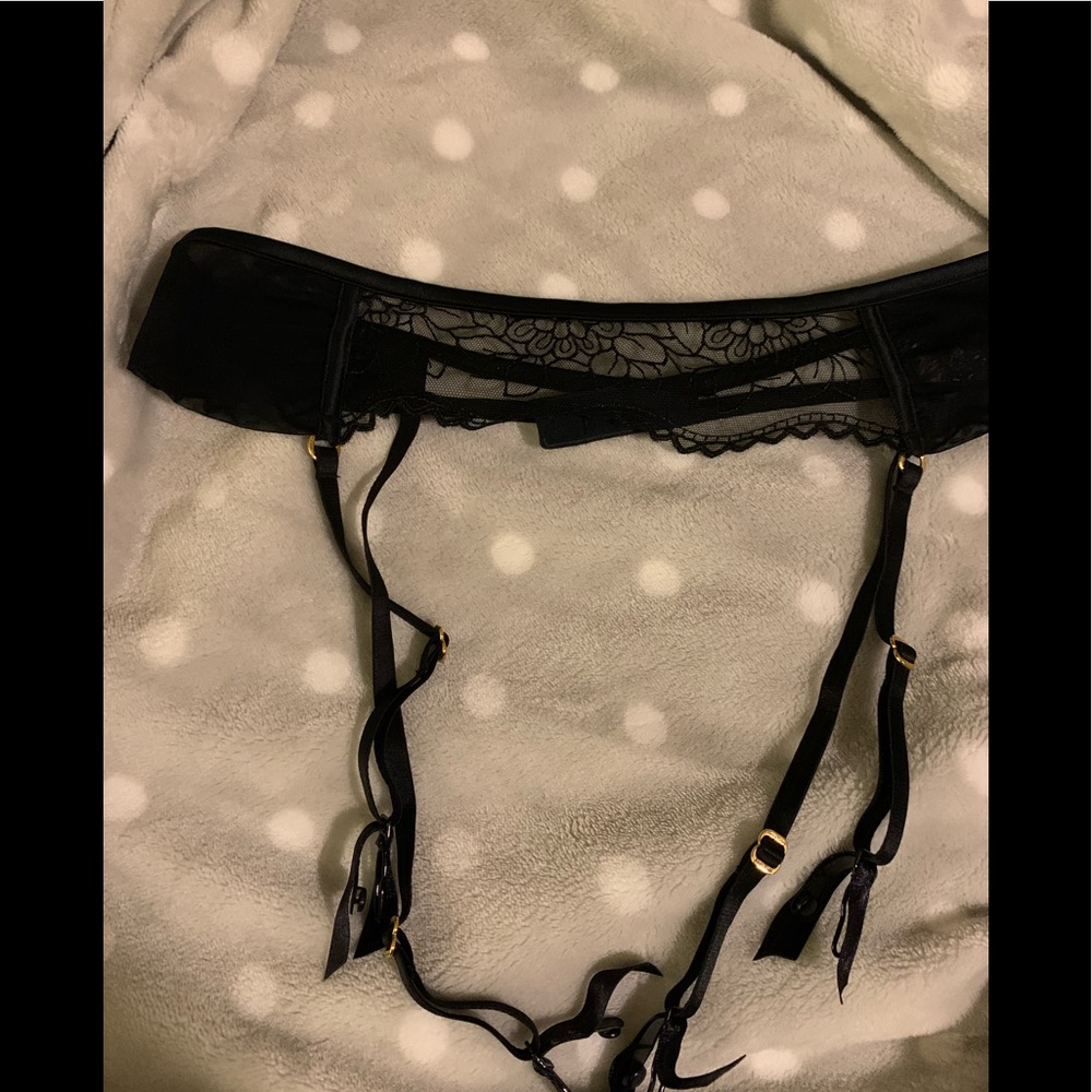 Victoria’s Secret delicate garter belt